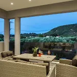 Anesis Deluxe Apartment 1